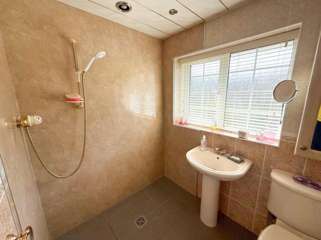 2 bed detached bungalow, Silsden 8