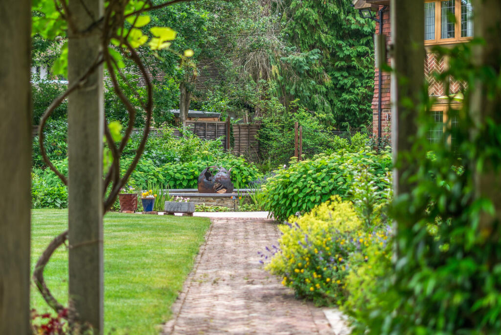 1303185-10-684b29...