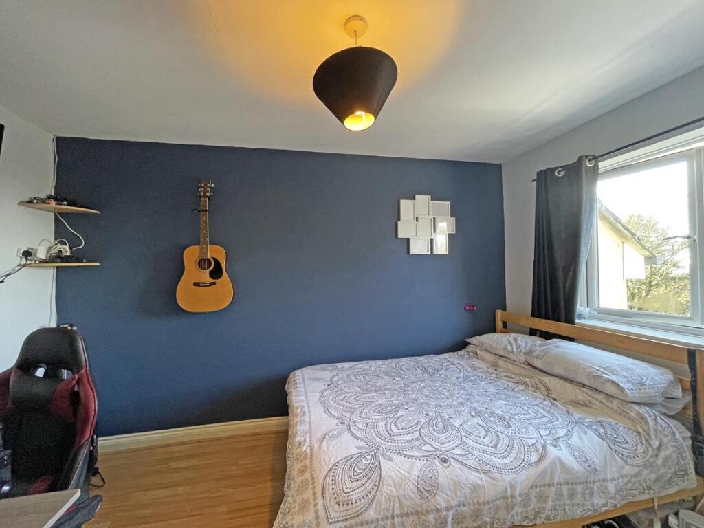 Lady Fern Road 35 - Bed 2...jpg
