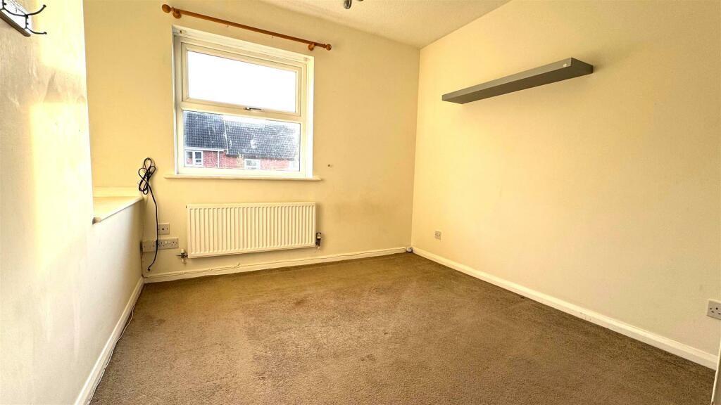 Bedroom 1.jpg