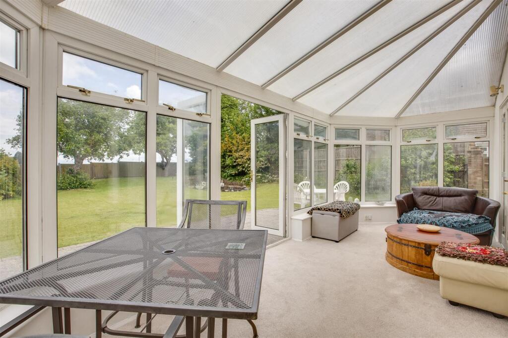 2 Mayflower Close, HP17 8QH-3.jpg