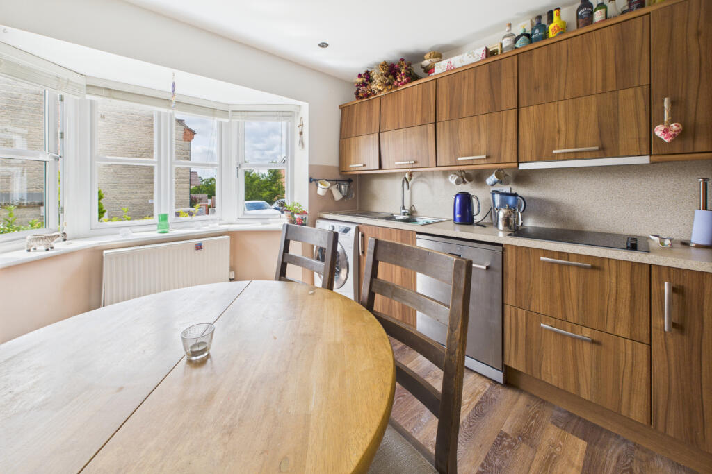 Kitchen / Dining Area