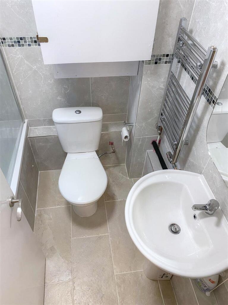 Bathroom..jpg