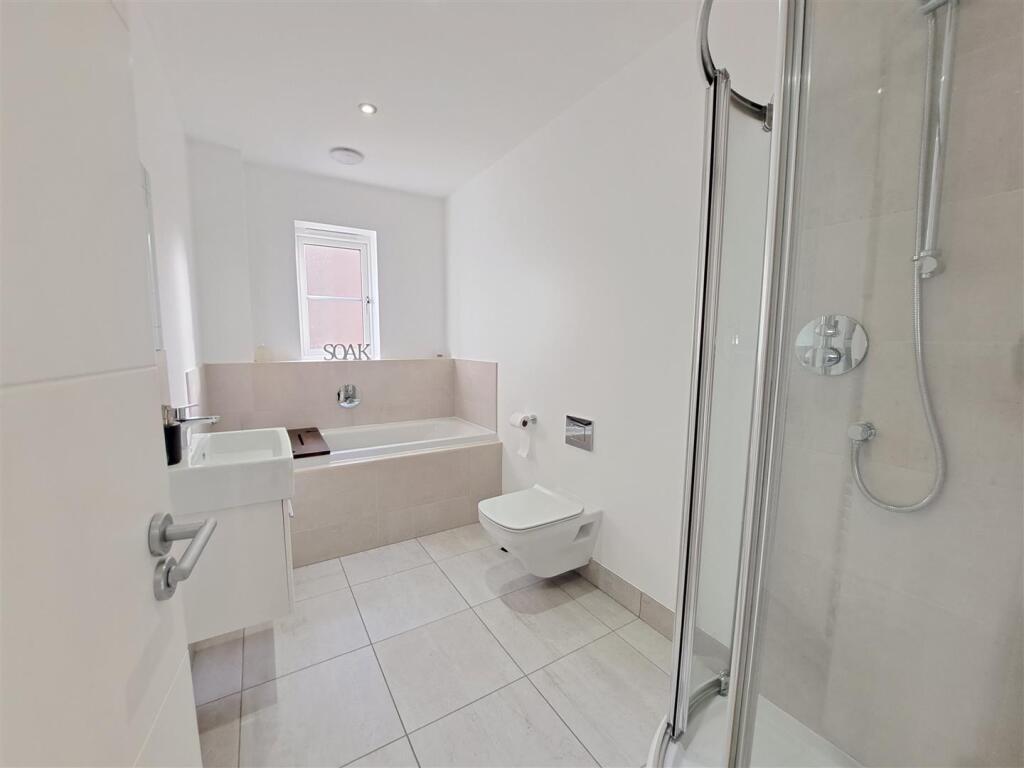 Family Bathroom Suite