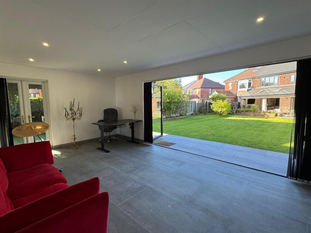 WhatsApp Image 2025-09-25 at 15.07.22 (4).jpeg