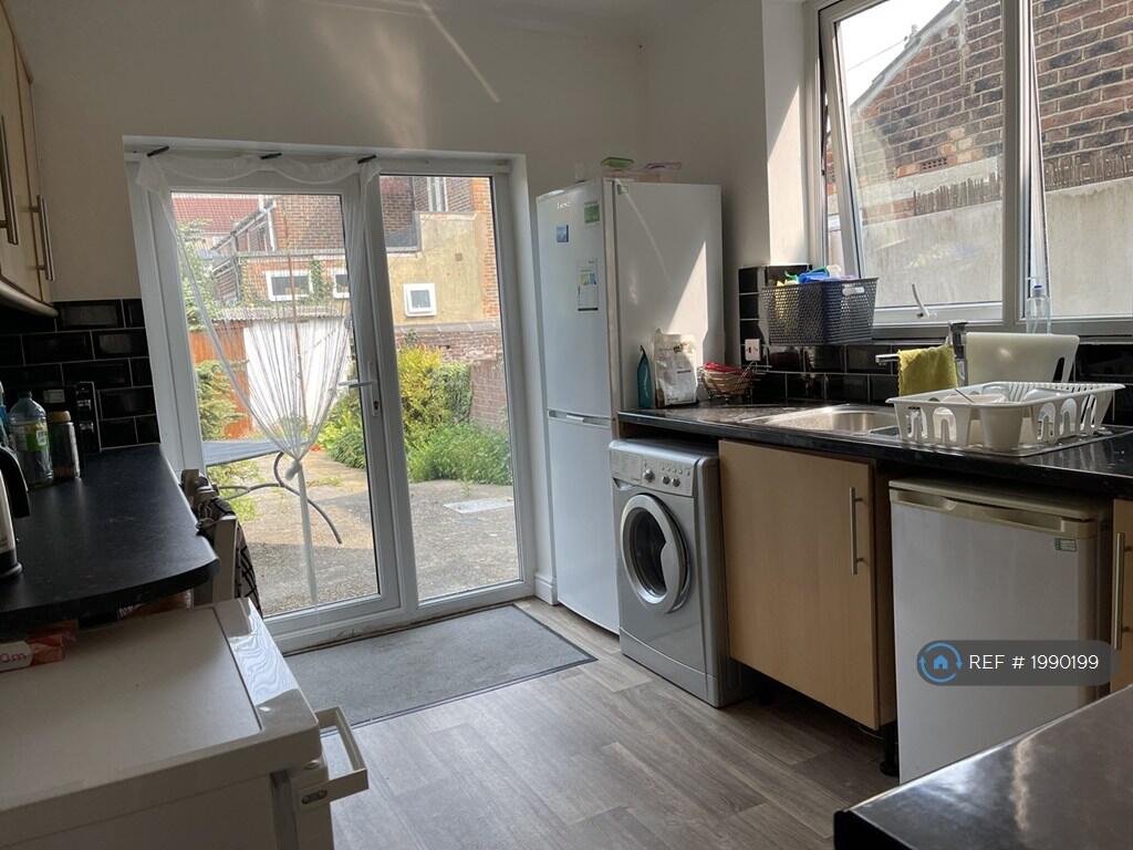 Kitchen With Bar Area And 2 Stools