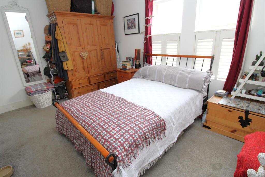 Bedroom 1.JPG