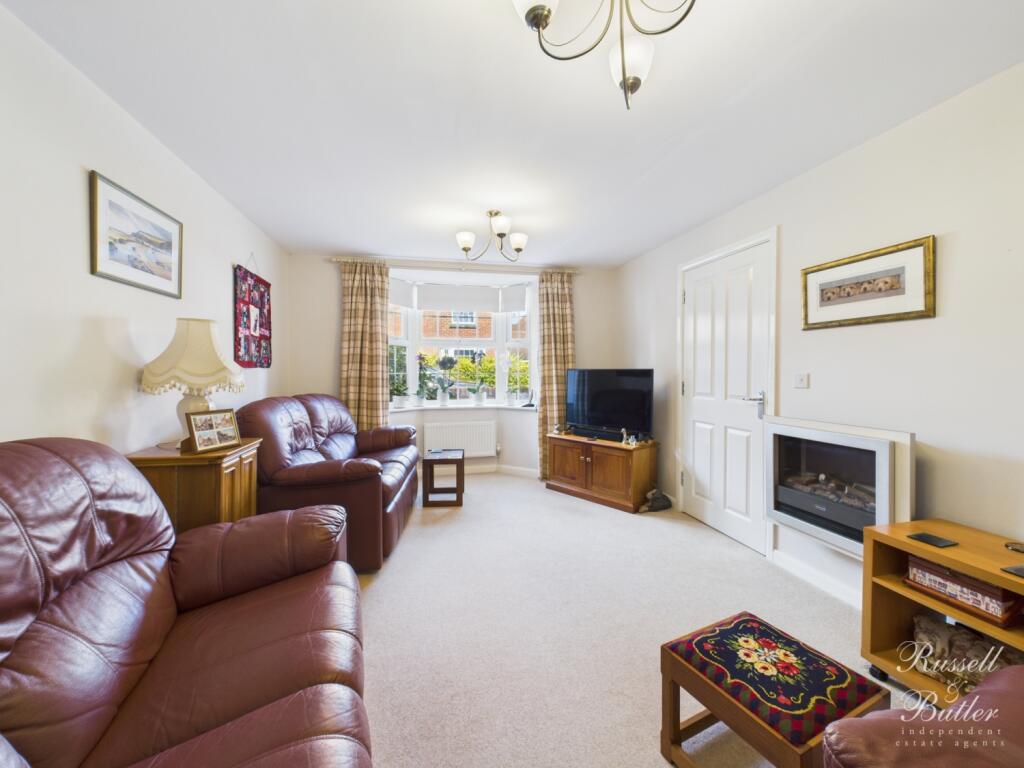 CAM02127G0-PR0332-STILL036