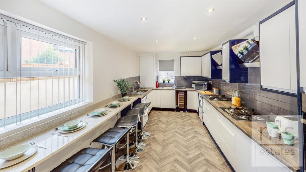 64-Sherwin-Road-Kitchen.jpg