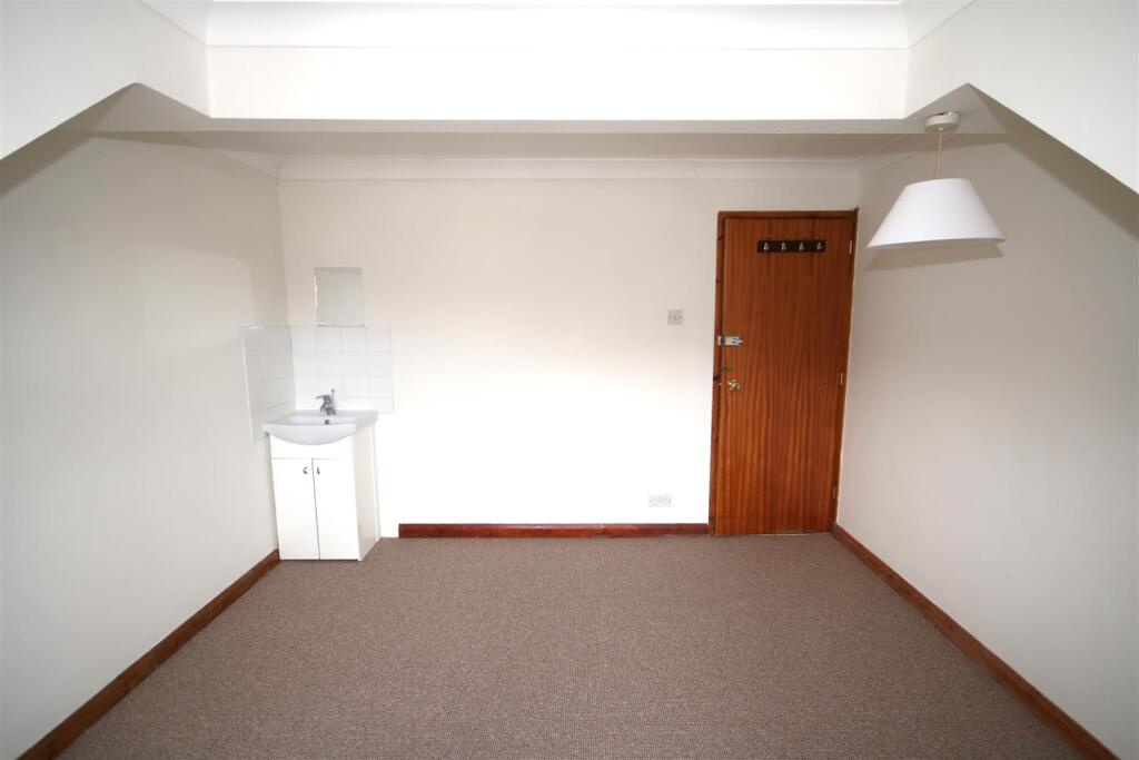 Bedroom 4b.JPG