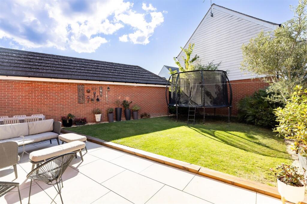 1 Boleyn Row  (27).jpg