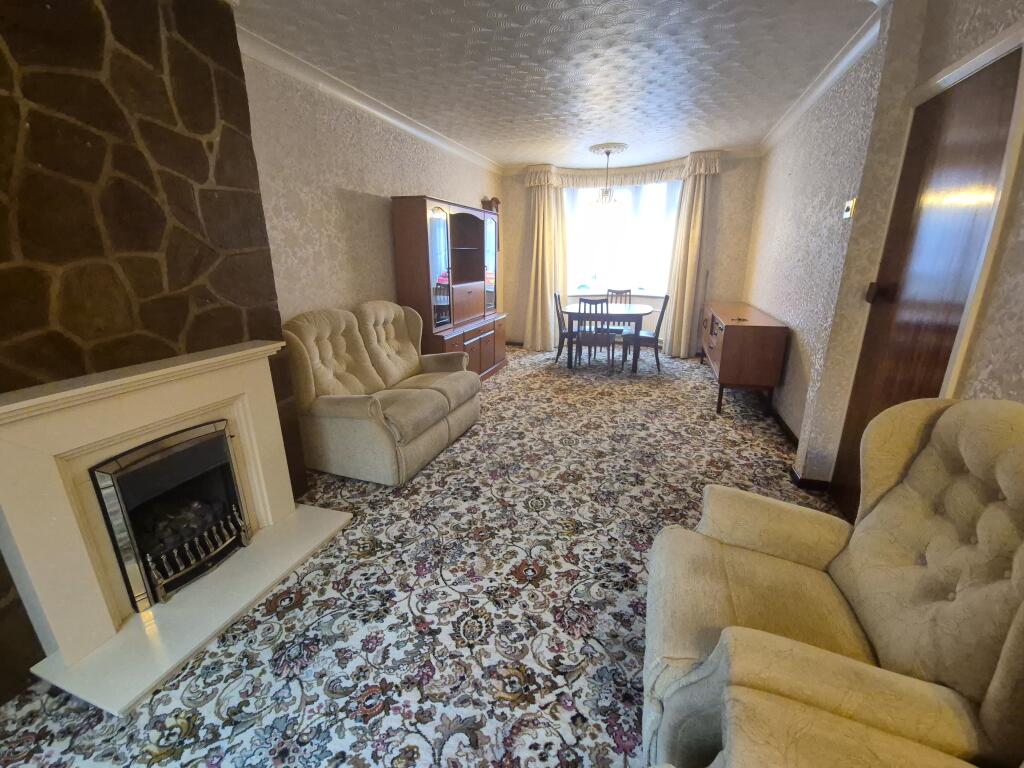 Lounge/Dining Room