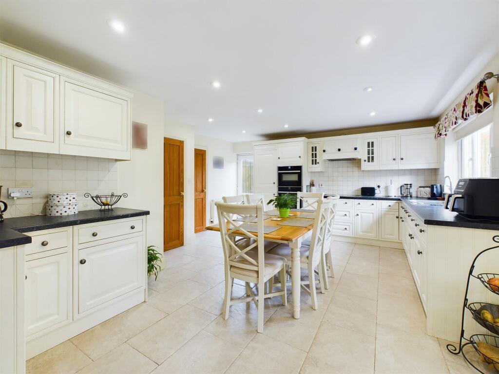 Kitchen/Breakfast Room