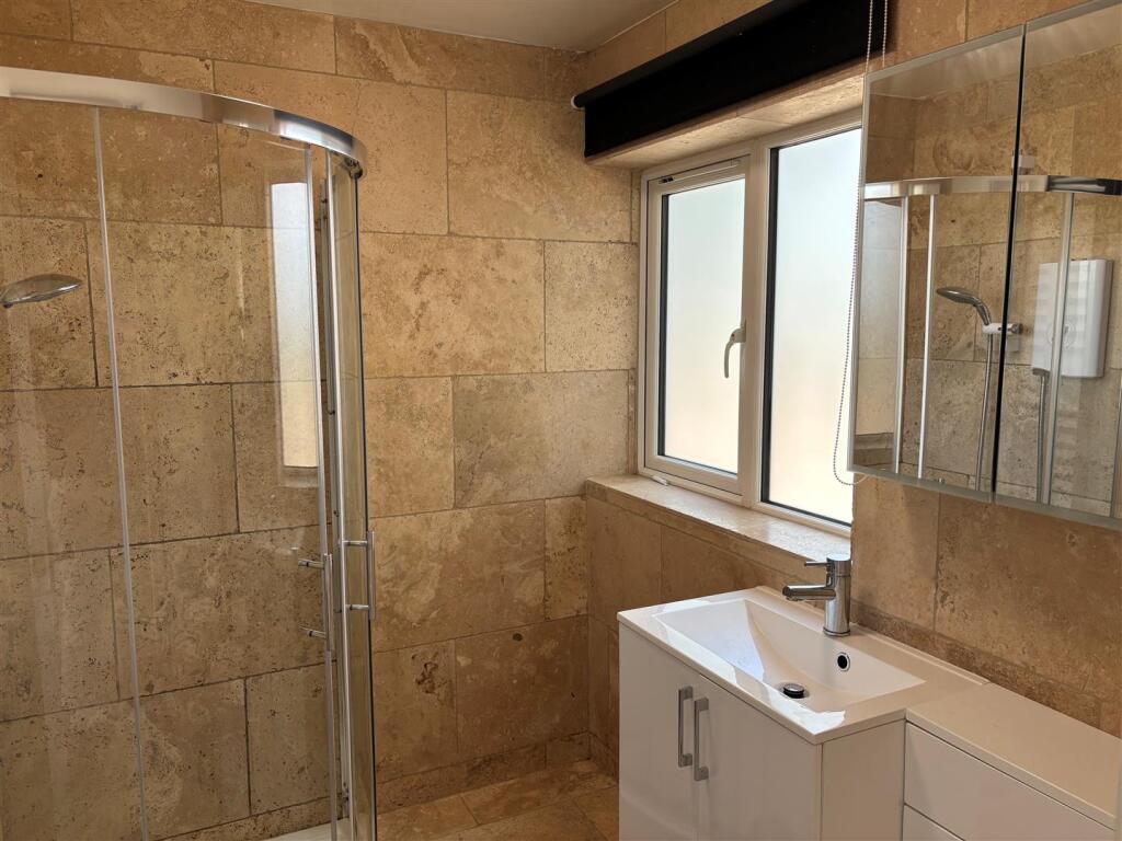 Shower Room.jpg