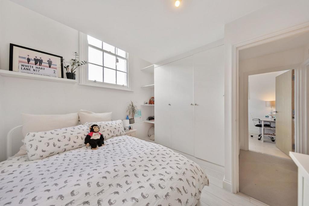 Bedroom (5).jpg