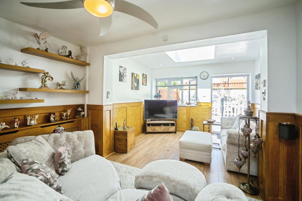 Lounge/Dining Room