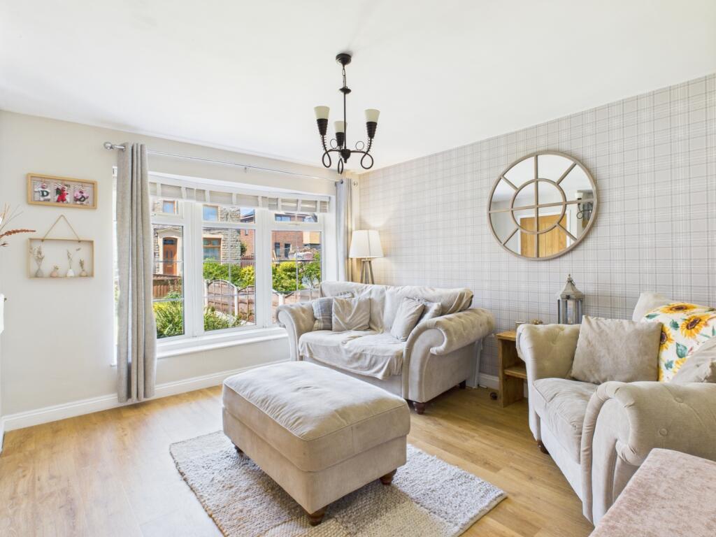 CAM03729G0-PR0092-STILL003