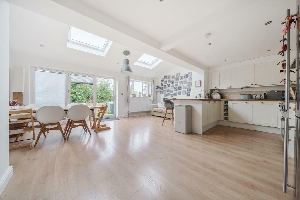 Kitchen/Dining Area