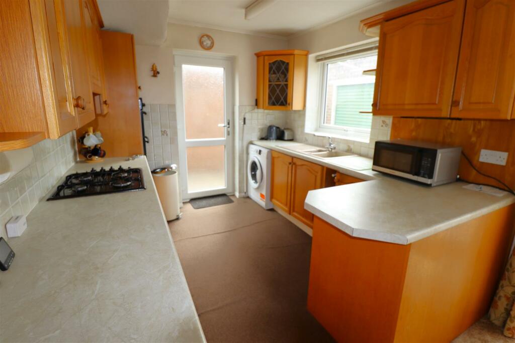 KITCHEN 1.JPG