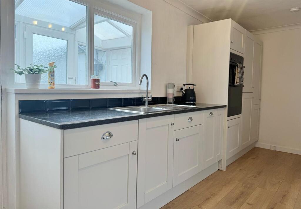 Kitchen;.jpg