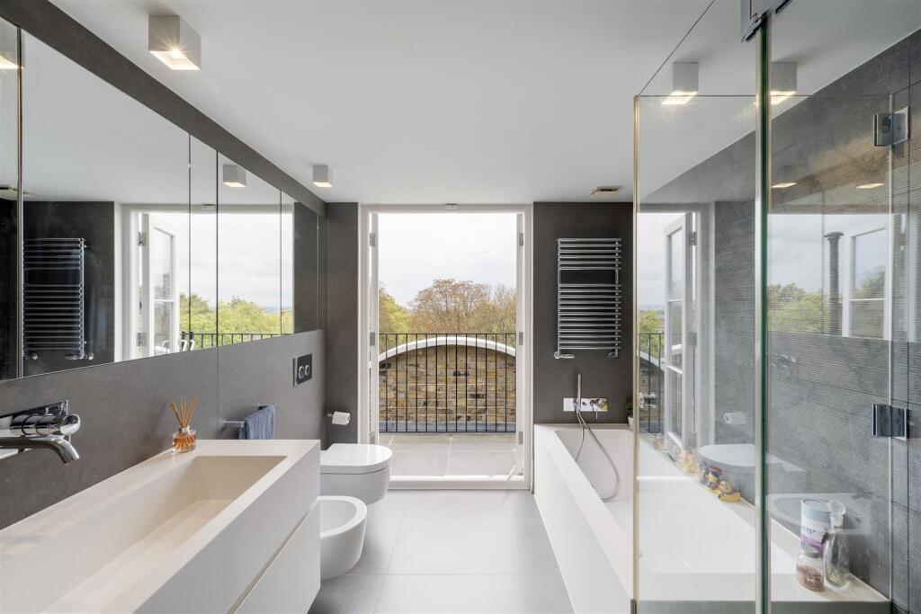 Maskells-F13 Airlie Gardens-1_Hi.jpg