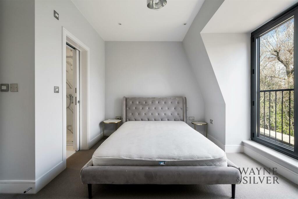 Flat 7, Frognal Court NW3 5HG-8.jpg