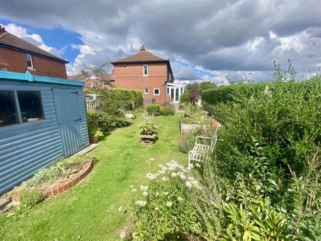Bramleys Estate Agents - Scopsley Lane - Mirfield 