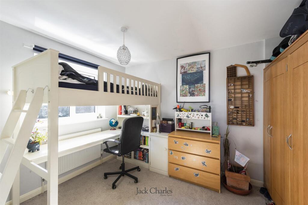 7 Stanley Close, TN12 0TA 011.jpg