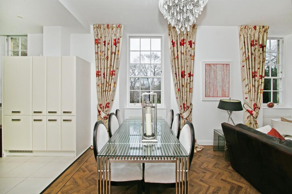 Lounge/Dining Room