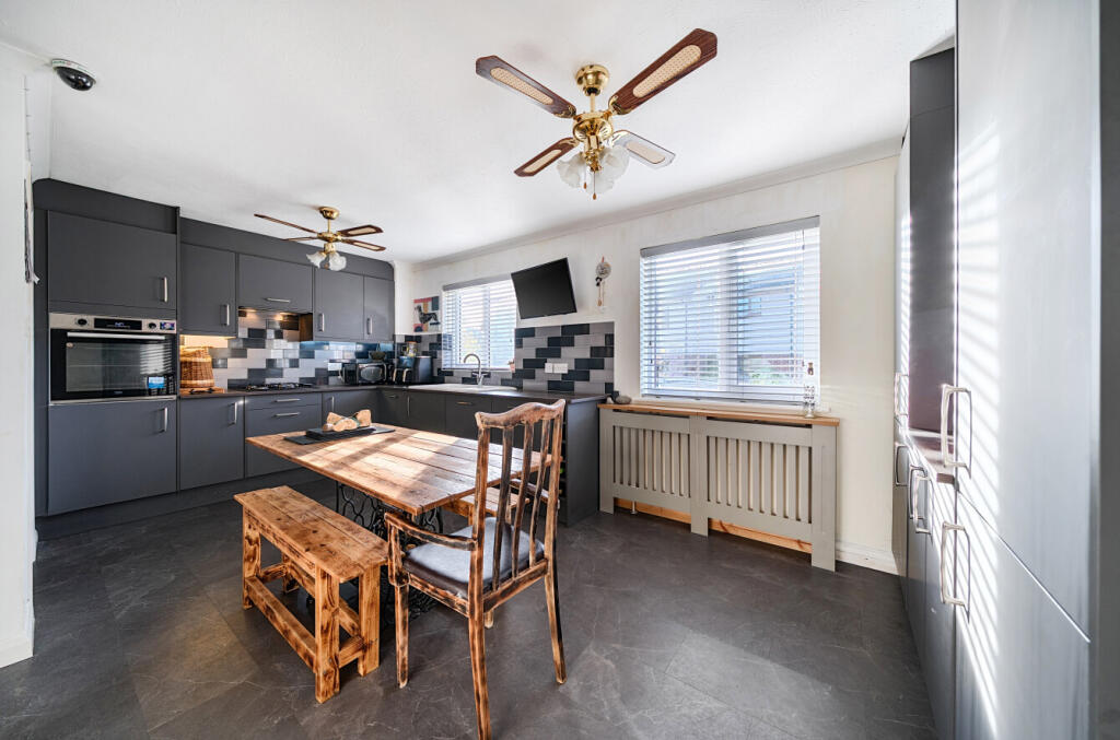 1385362-2-6930616...