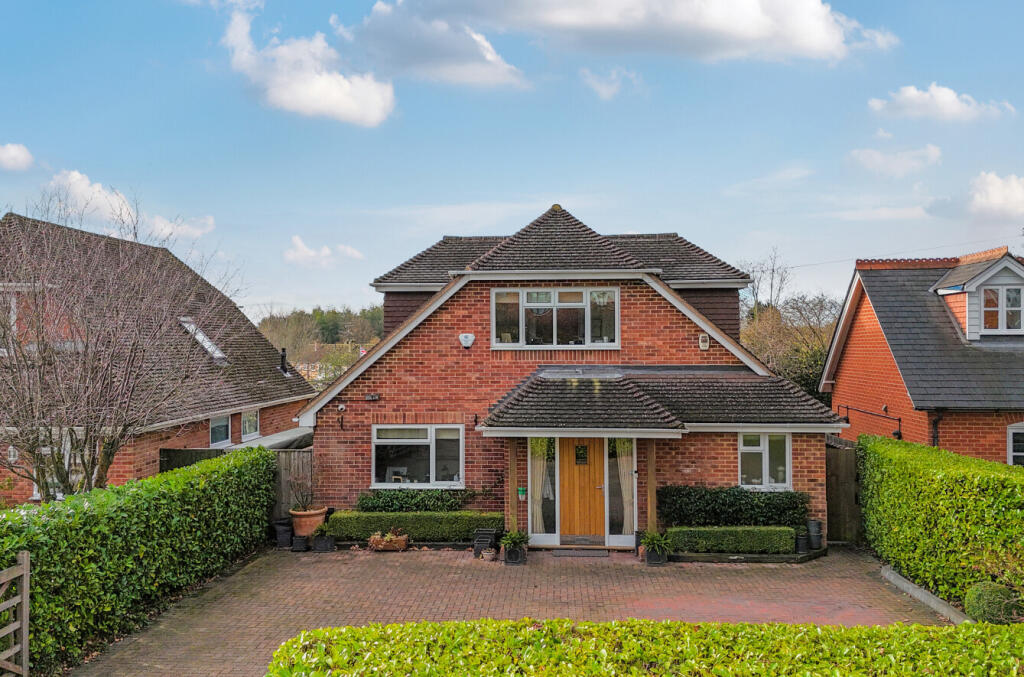 1381890-6-691f449...