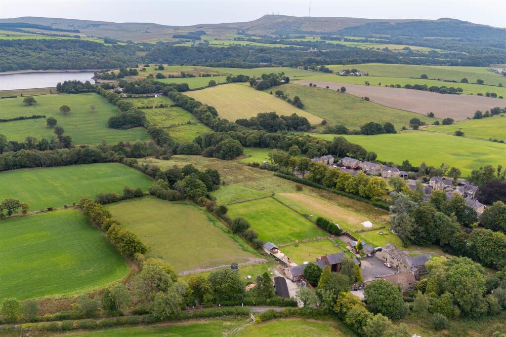 Aerial View - Surroundings