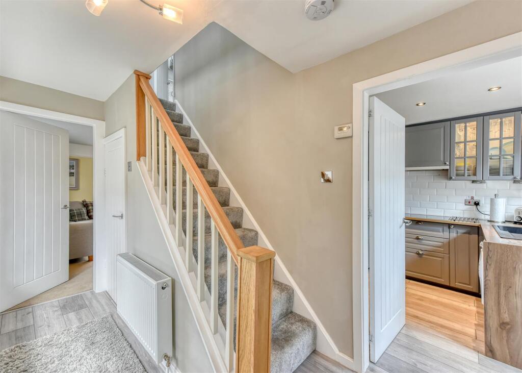 4 Oak Road-hall.jpg