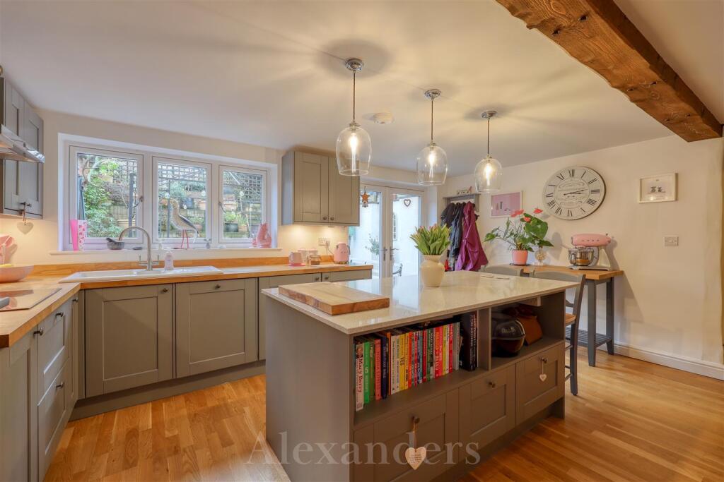 12 Main Street-14.jpg