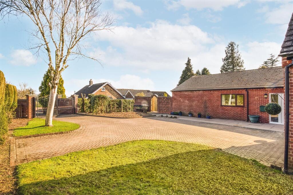Large Gated Driveway