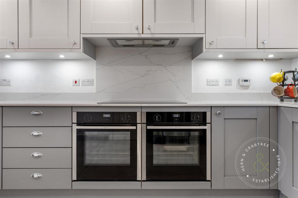 Ffordd Nowell, Hern Crabtree (3).jpg