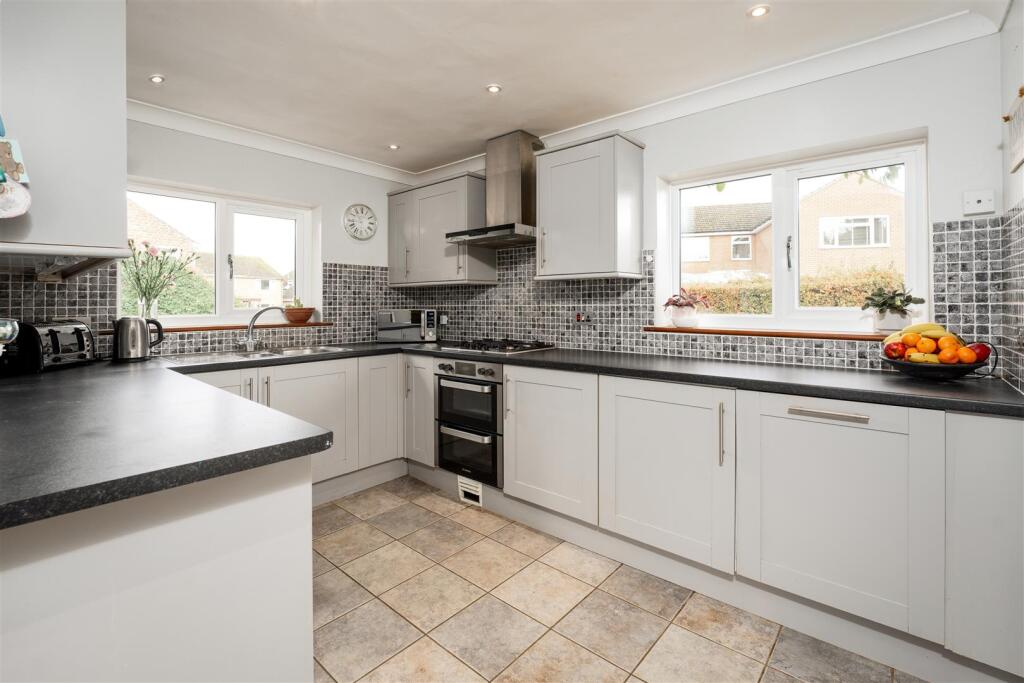 6a The Moors Drive, Middleton Cheney-8.jpg