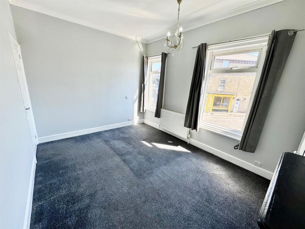 Bedroom 1.jpg