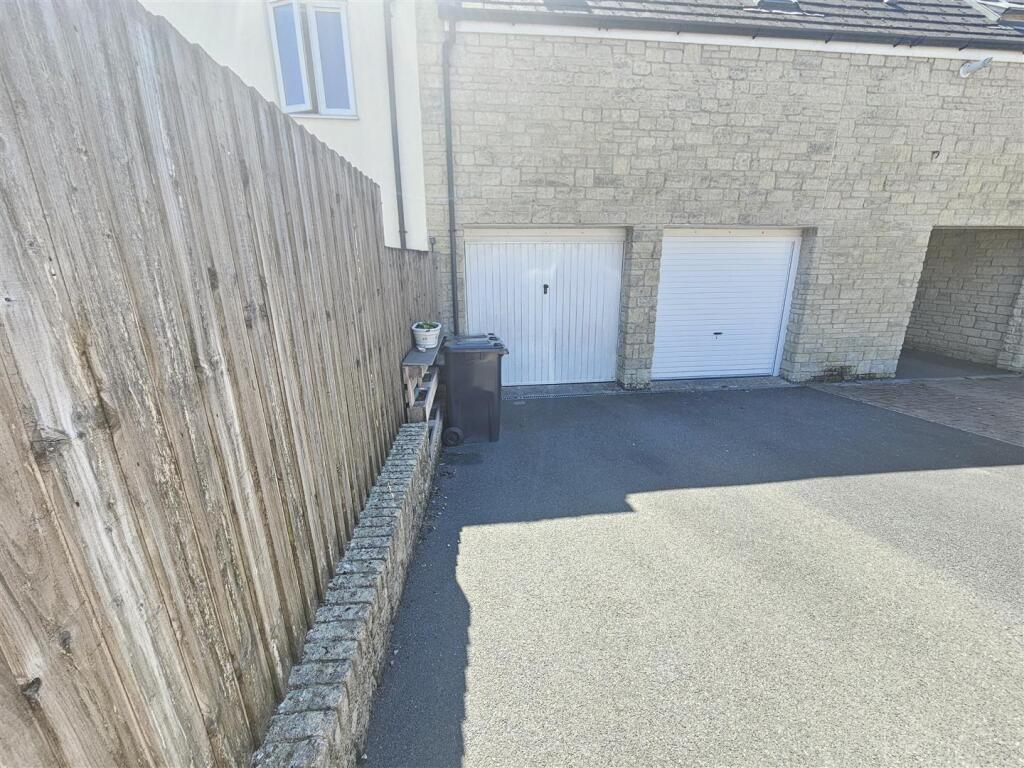 Drive and Garage.jpg