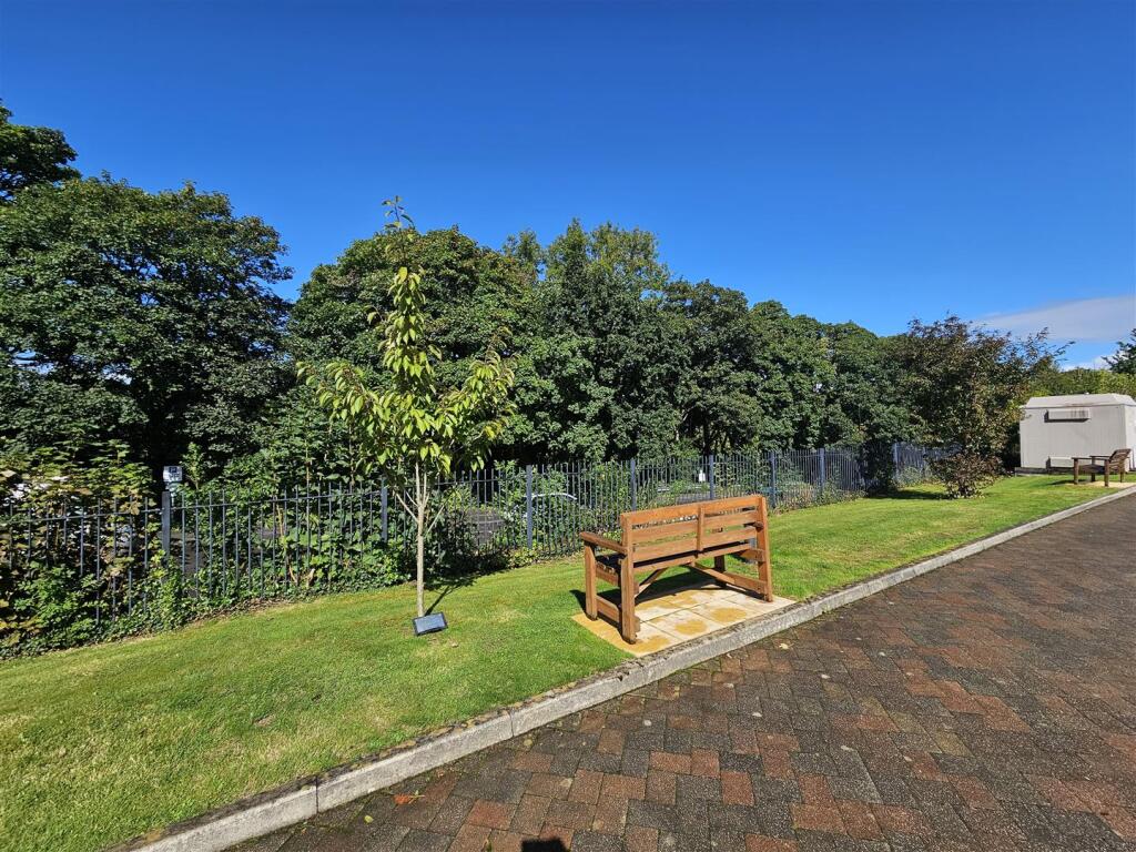 Further seating area.jpg