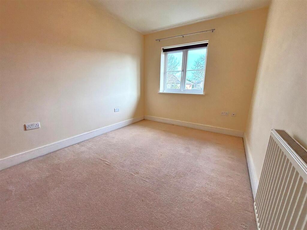 bed 2.jpg