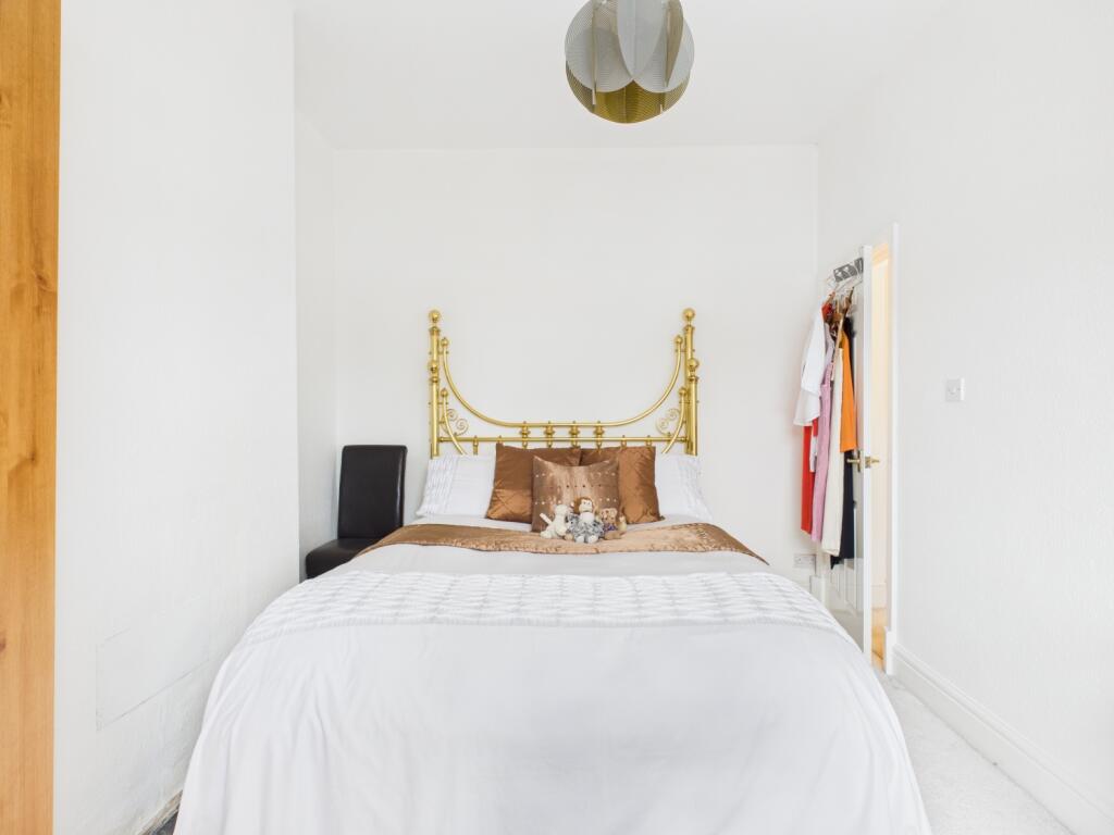 CAM03729G0-PR0166-STILL016