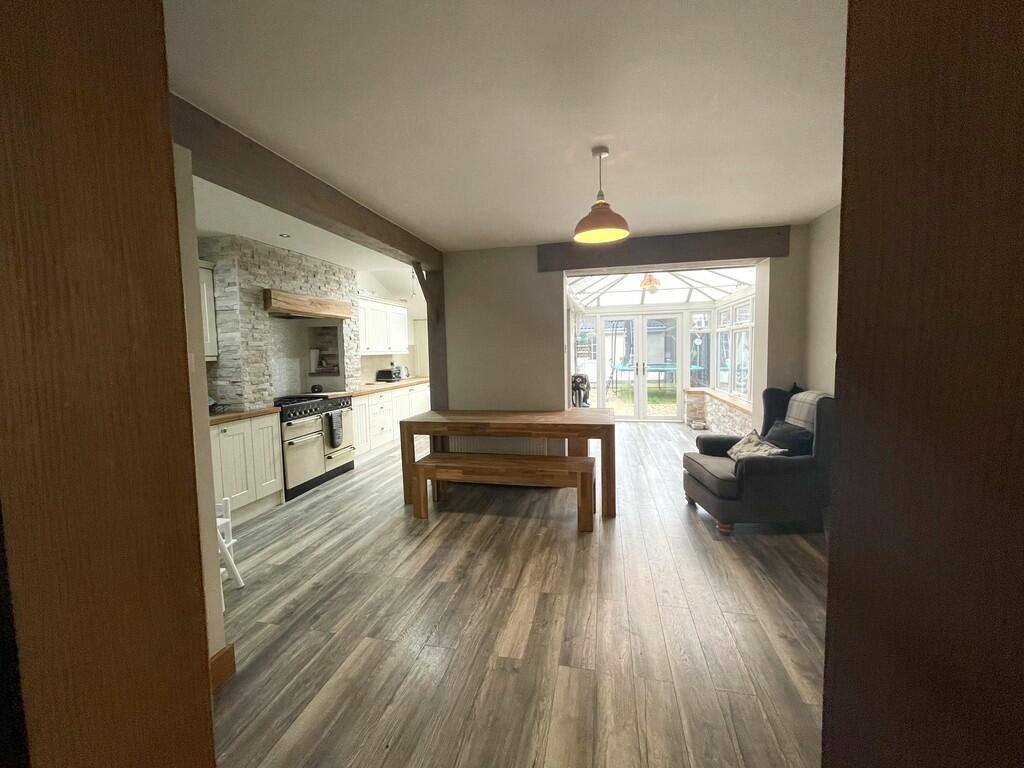 kitchen dinner us...