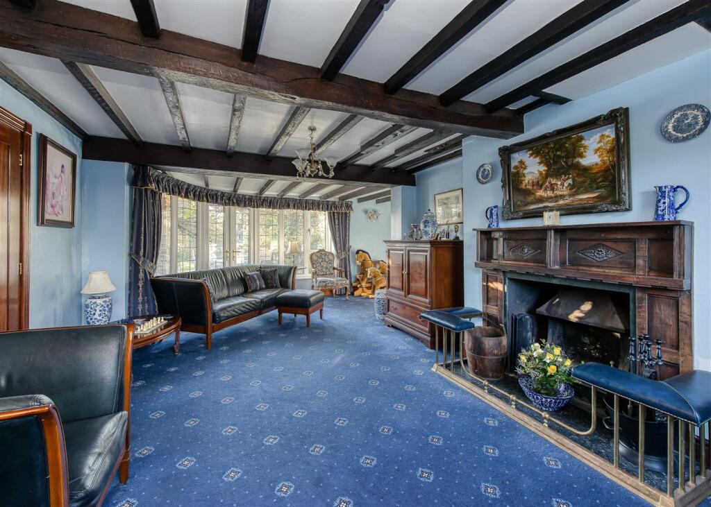 Natsfield House-lounge1.jpg