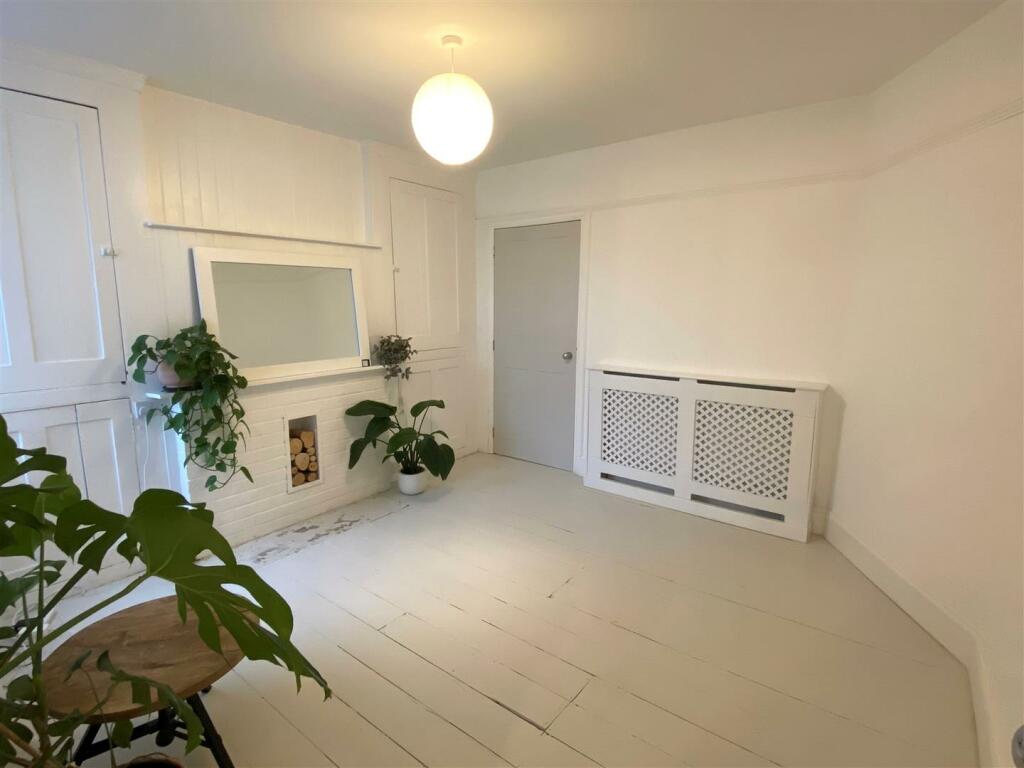 4 Clevedon Road Lounge
