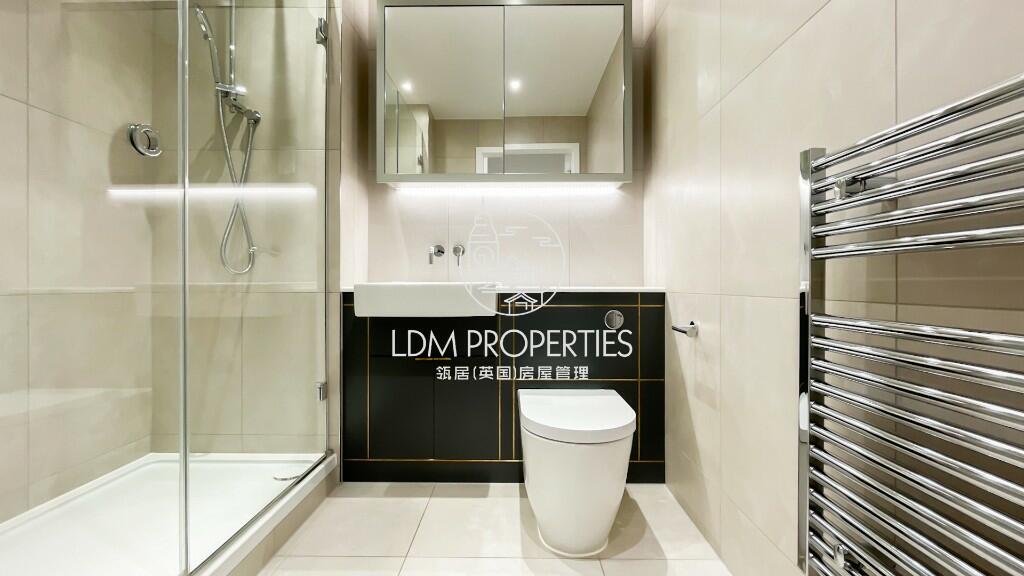 Bathroom (1F)