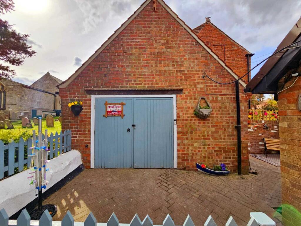 70549598-4e4e-411f-8a65-c39578252373