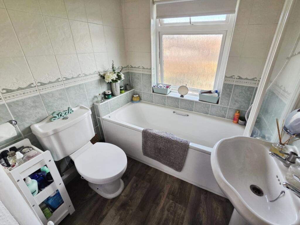 pbox-bathroom-336731.jpg