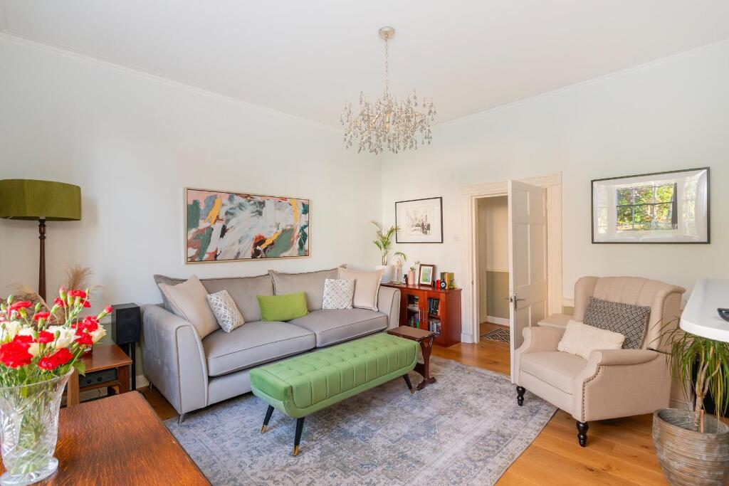 0T4CDHS - Living Room C.jpg