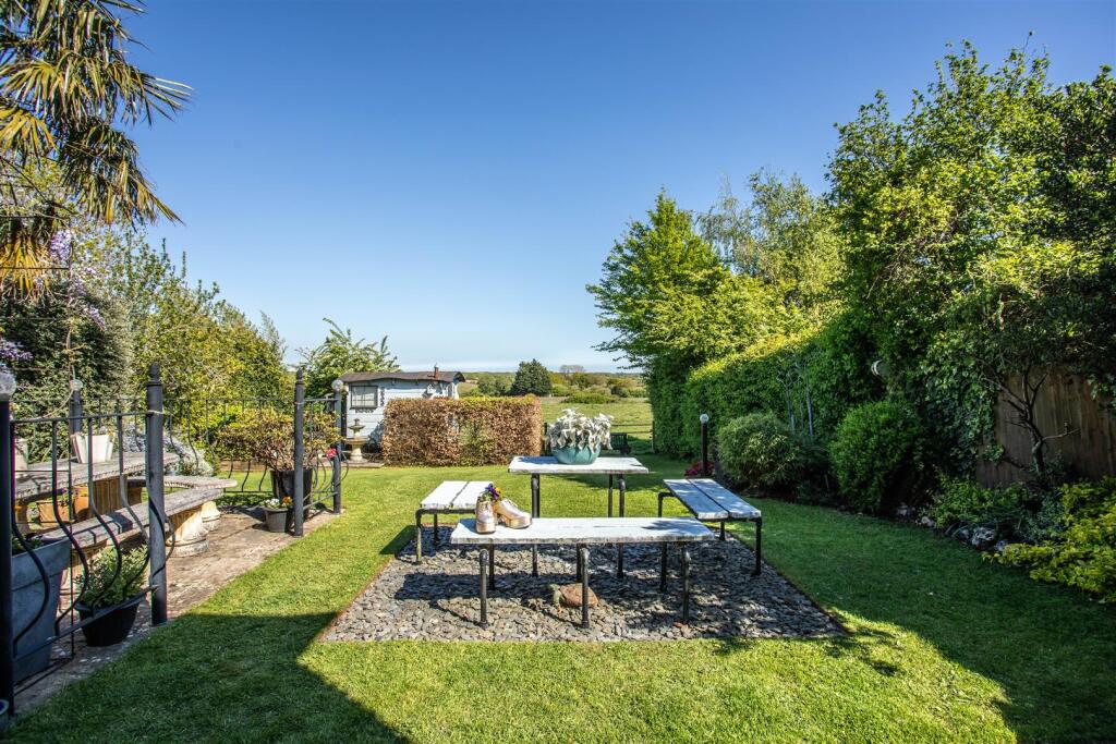 1 Meadow View Ext9.jpg